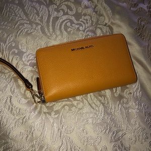 Michael Kors wristlet never used brand new.